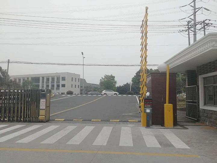 工廠車牌識(shí)別系統(tǒng)率低怎么解決？