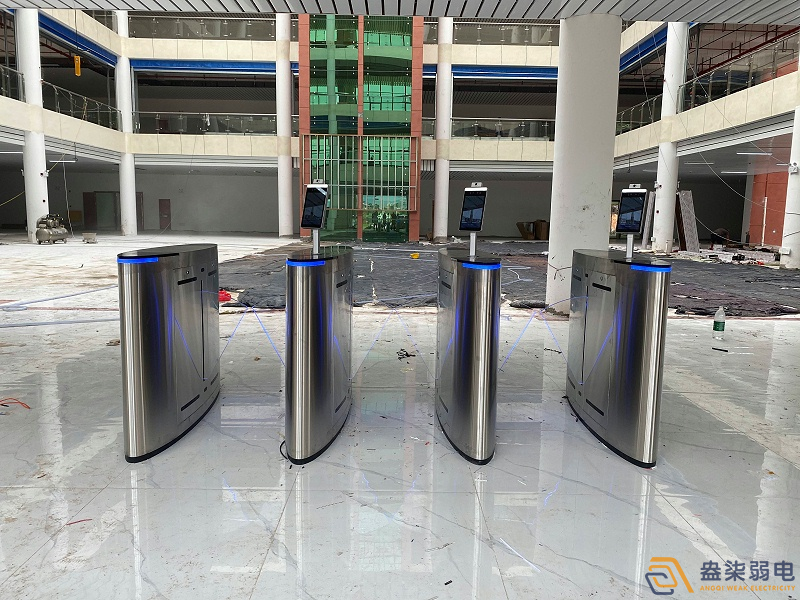 工廠考勤通道閘機選什么合適？